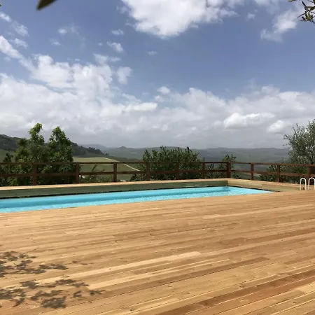 펜션 In With Pool & Olive Views *